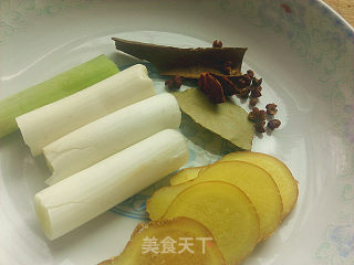 番茄土豆炖牛肉的做法步骤：1