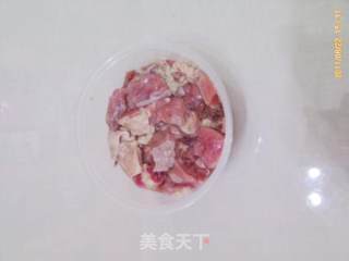 【兔纸私房菜】欢迎虫纸回家——高压锅快速红酒番茄炖牛腩的做法步骤：2