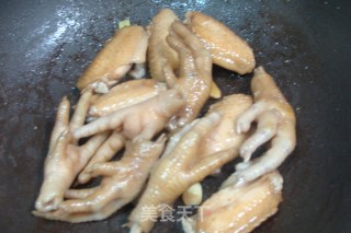 可乐烧鸡翅爪的做法步骤：4