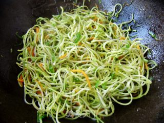 家常菜----绿豆芽炒粉的做法步骤：5