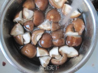 小鸡炖蘑菇的做法步骤：3