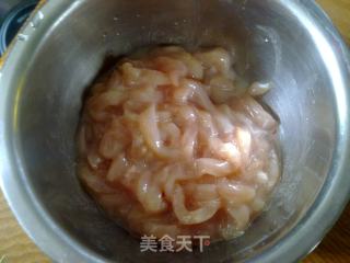 五彩鸡丝的做法步骤：1