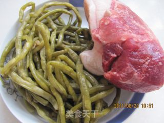 酸豆角炒肉的做法步骤：1