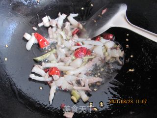 酸豆角炒肉的做法步骤：4