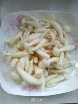 白玉菇煨子排的做法步骤：2