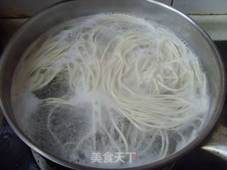 【炸酱面，花样做】：老北京炸酱面的做法步骤：9