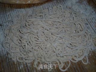 【炸酱面，花样做】香菇酱胡萝卜面的做法步骤：11