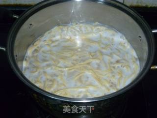 【炸酱面，花样做】香菇酱胡萝卜面的做法步骤：12