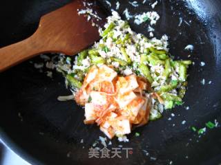 苦瓜新吃法—泡菜煸苦瓜的做法步骤：4
