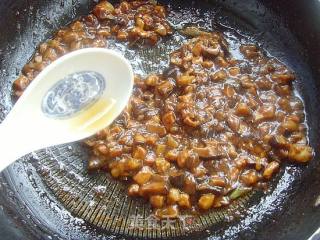 【炸酱面，花样做】：香菇肉酱面的做法步骤：11