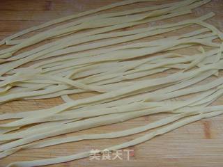 【炸酱面，花样做】：香菇肉酱面的做法步骤：12