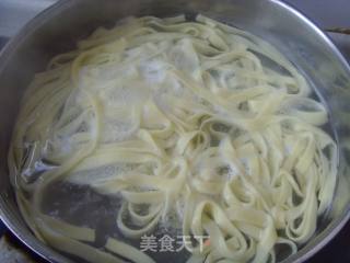 【炸酱面，花样做】：香菇肉酱面的做法步骤：13