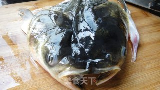 剁椒鱼头的做法步骤：1