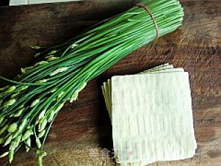 韭菜苔炒豆腐的做法步骤：1