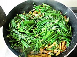 韭菜苔炒豆腐的做法步骤：10