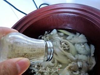 秋日滋补汤---萝卜菌菇排骨煲的做法步骤：11