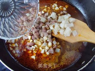 【炸酱面，花样做】：八宝辣酱面的做法步骤：11