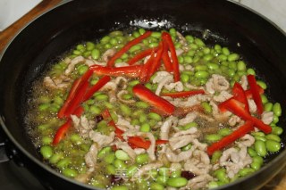 毛豆炒肉丝的做法步骤：8
