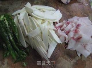 五花肉炒茭白的做法步骤：2