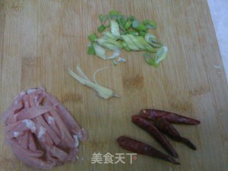 肉丝炒青豆的做法步骤：1