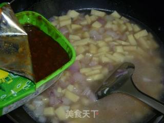 【炸酱面，花样做】土豆酱鸡蛋面（山寨意大利面）的做法步骤：5