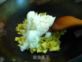简单的美味炒饭【虾仁干蛋炒饭】的做法步骤：5