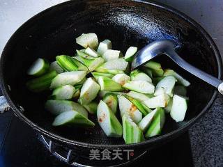 辣炒丝瓜的做法步骤：6