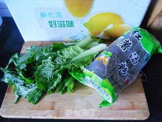 小白菜炖红薯粉的做法步骤：1