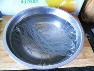 小白菜炖红薯粉的做法步骤：2