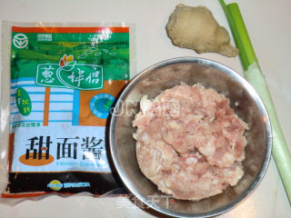 【炸酱面，花样做】五彩炸酱面的做法步骤：2