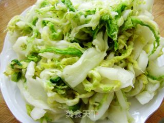 自制健康小菜----辣椒白菜的做法步骤：2
