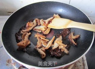 香菇酱鸡肉拌面的做法步骤：4