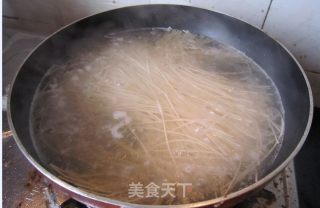 香菇酱鸡肉拌面的做法步骤：7