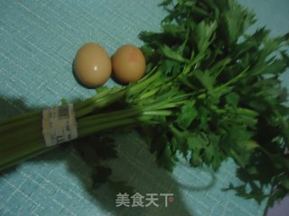 香芹炒鸡蛋的做法步骤：1