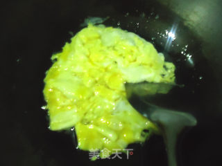 香芹炒鸡蛋的做法步骤：4