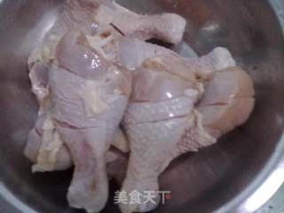 蜜汁烤鸡腿的做法步骤：1