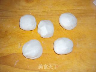 芝麻糯米饼的做法步骤：2
