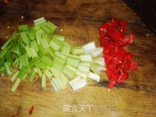 香芹炒白果的做法步骤：2