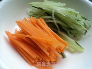 【炸酱面，花样做】--【青豆炸酱面】的做法步骤：1