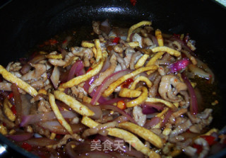 肉丝豆干炒洋葱的做法步骤：8