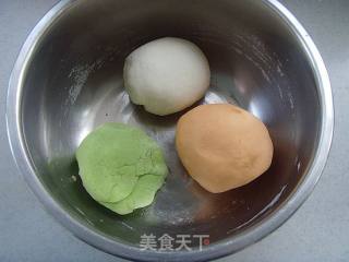 【炸酱面，花样做】：番茄炸酱面的做法步骤：4