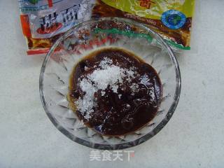 【炸酱面，花样做】：番茄炸酱面的做法步骤：5