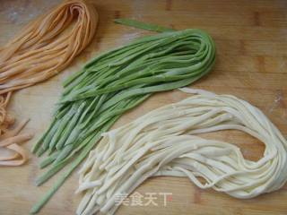 【炸酱面，花样做】：番茄炸酱面的做法步骤：11