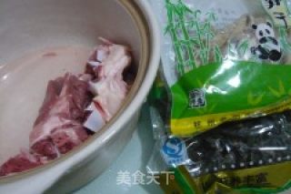 笋干大骨汤的做法步骤：1