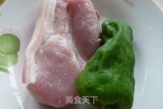 青椒肉丝的做法步骤：1