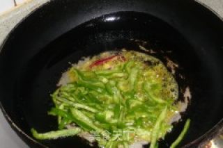 青椒炒毛豆的做法步骤：4