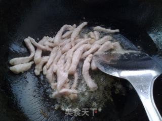 彩椒芹菜炒肉的做法步骤：1
