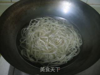 【炸酱面，花样做】老北京炸酱面的做法步骤：8