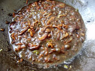 【炸酱面 花样做】香菇肉丝炸酱面的做法步骤：4