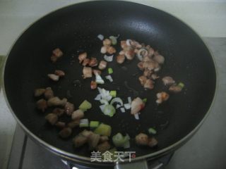 【炸酱面，花样做】家常炸酱面的做法步骤：3